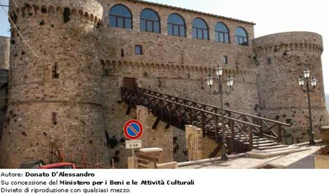 Castello Angioino        Civitacampomarano